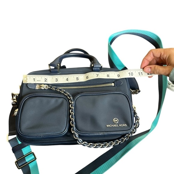 Michael Kors Elliot MD Utility Camera Navy Color Medium - Picture 5 of 8